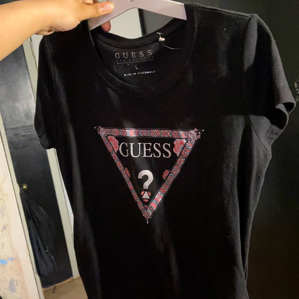 Black graphic GUESS scrunched tee